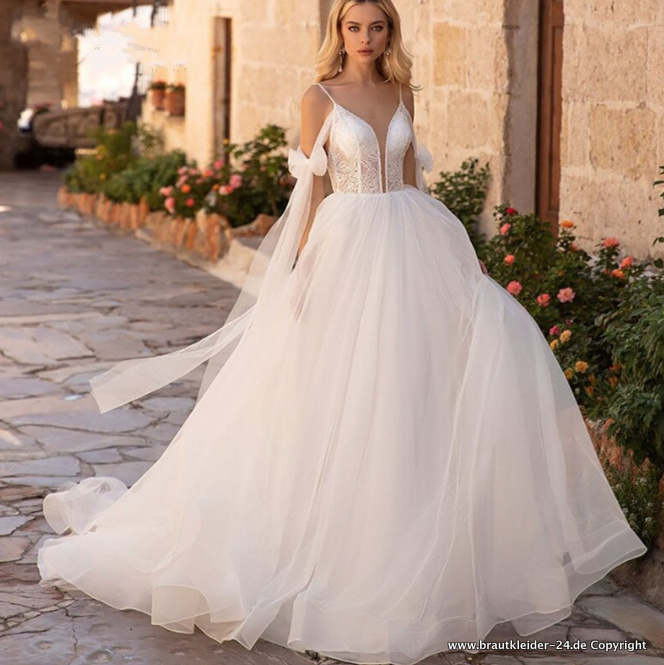 Elegantes Tüll Brautkleid mit Schleife und Herz&nbsp;Ausschnitt