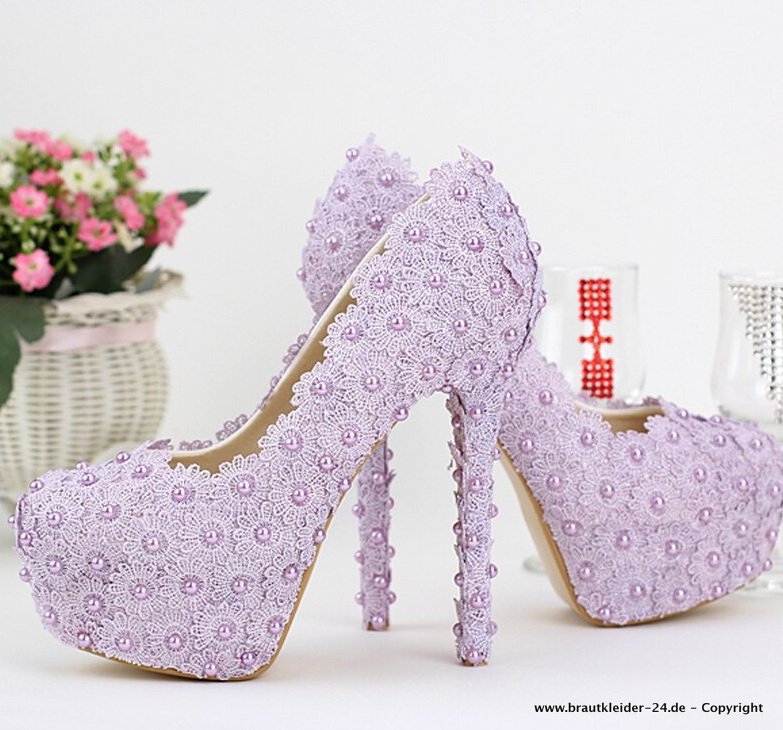 Elegante Brautschuhe Abendschuhe mit Perlen und Blumen in&nbsp;Flieder