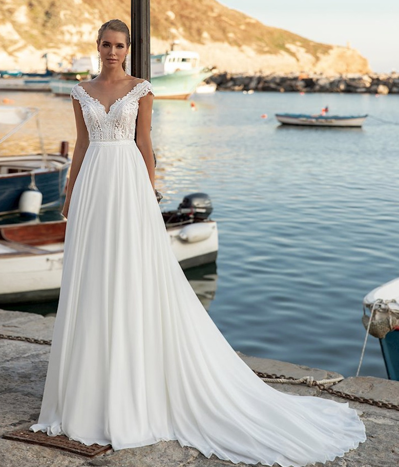 A Linie Brautkleid Andrea mit Spitze und Schleppe&nbsp;Bodenlang