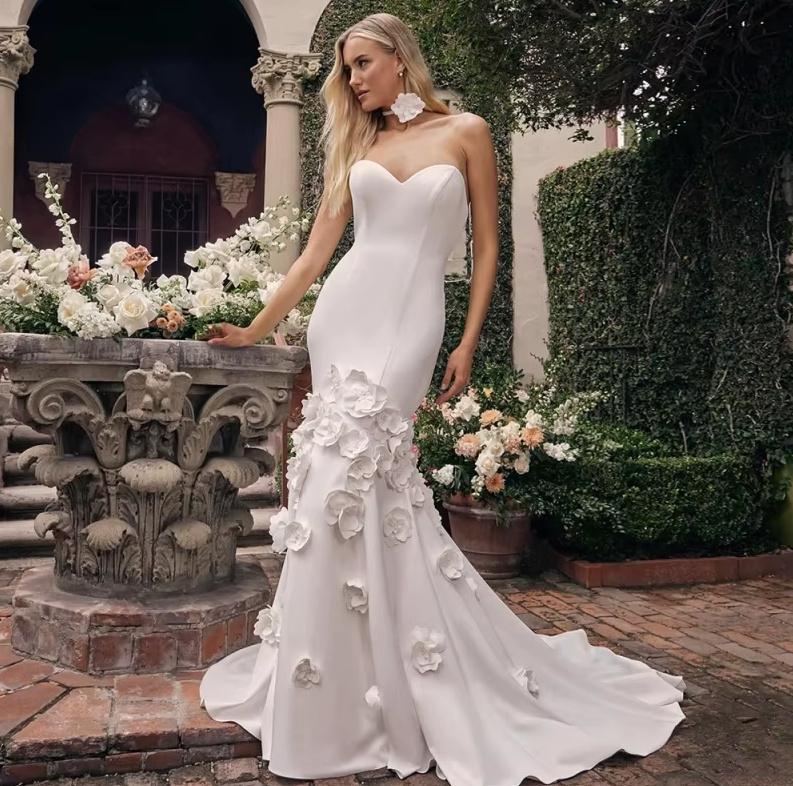 Schulterfreies Fit and Flare Brautkleid Chadia mit Pinselschleppe und&nbsp;Blume