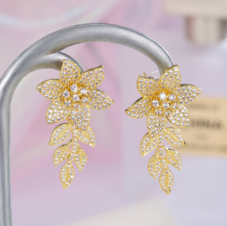 Romantische Zirkonia Braut Ohrringe in&nbsp;Gold