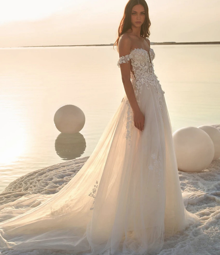 Schulterfreies Boho Brautkleid Beryll mit Blumen&nbsp;Applikationen