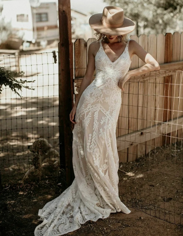 A Linie Boho Brautkleid Eireen aus Spitze mut Rückenausschnitt und&nbsp;Schleppe