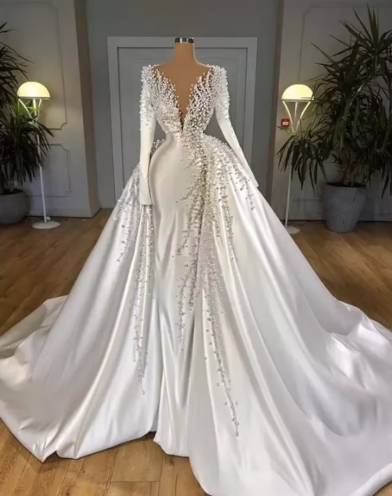 Elegantes Langarm I Linie Brautkleid Ester mit Strass und Perlen&nbsp;Stickereien