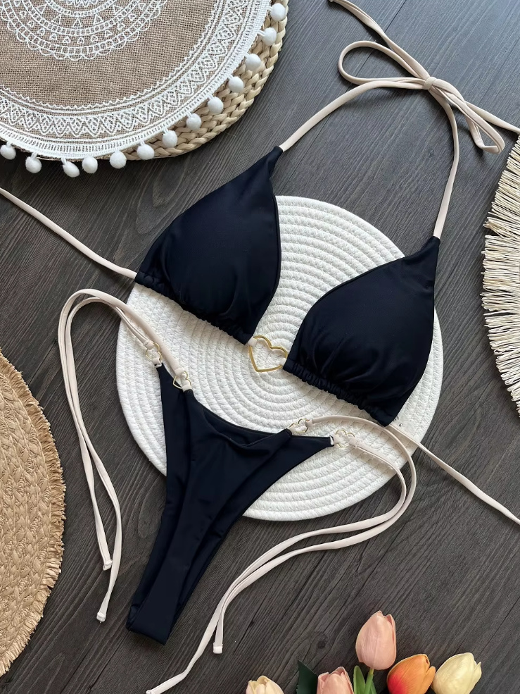 Halterneck Tanga Bikini Weerta mit Herzchen in&nbsp;Schwarz