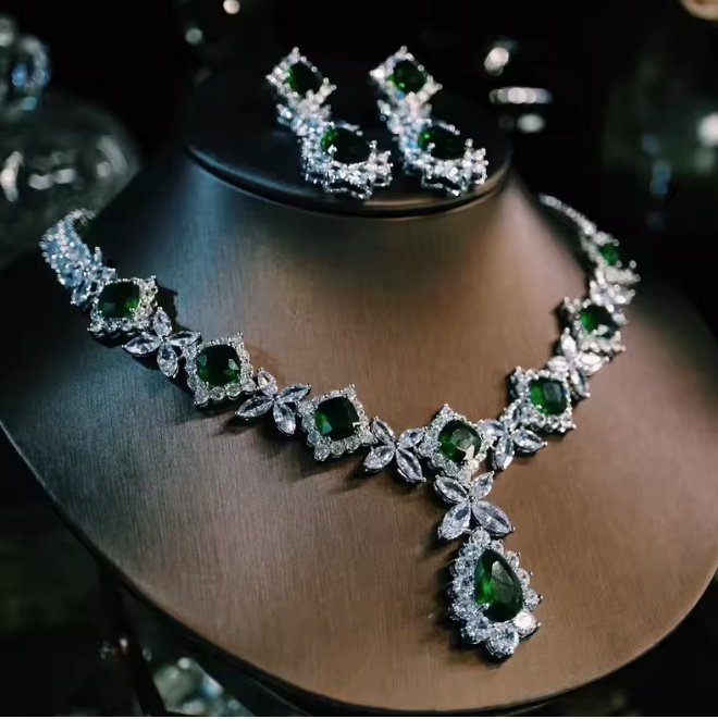 Kristall Brautschmuck Set Fabiola Halskette mit Ohrringe im Set Smaragd Grün&nbsp;Silber