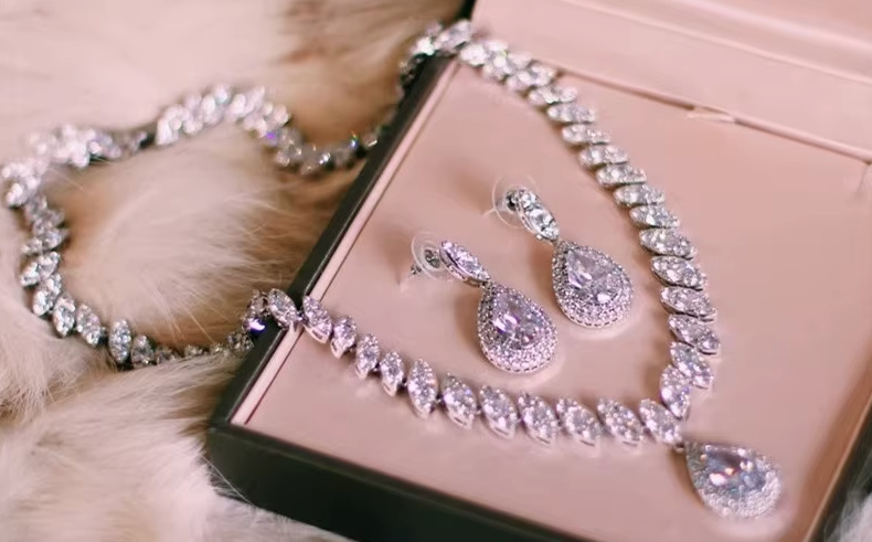 Kristall Brautschmuck Set Femke Halskette mit Ohrringe&nbsp;Silber