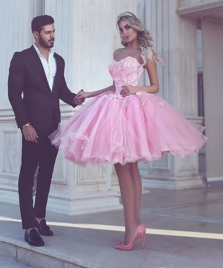 Kurzes Prinzessin Rosa Brautkleid Estefania mit Tüll und&nbsp;Stickereien