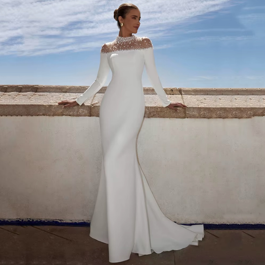 Langarm Fit and Flare Brautkleid Emelie mit Perlen Applikationen und&nbsp;Schleppe