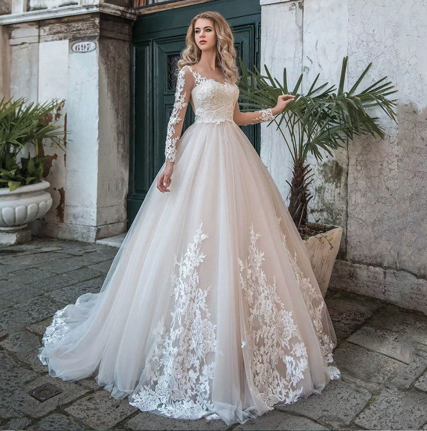 Langarm Prinzessin Brautkleid Eliza mit Ärmeln aus Spitze Blumen und&nbsp;Schleppe