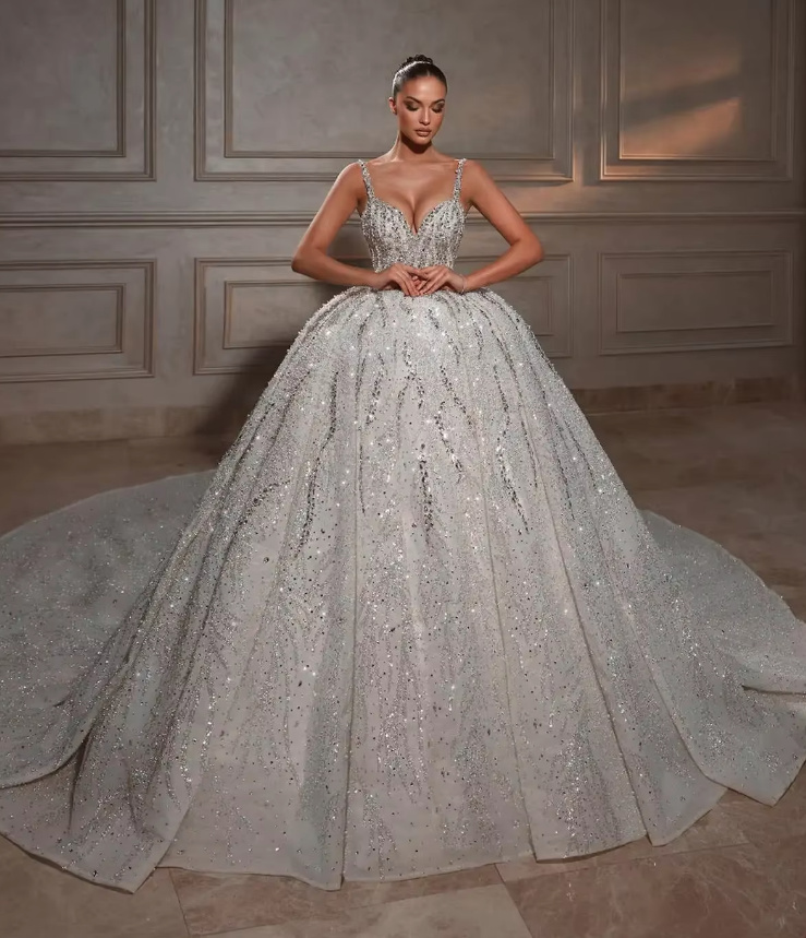 Luxus Perlen Pailletten Glitzer Brautkleid Emanuele mit Spaghettiträger und&nbsp;Schleppe