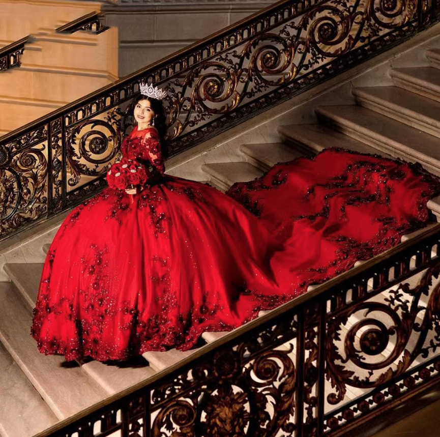 Rotes Prinzessin Brautkleid Eyvette mit Stickereien Spitze und Katedralschleppe