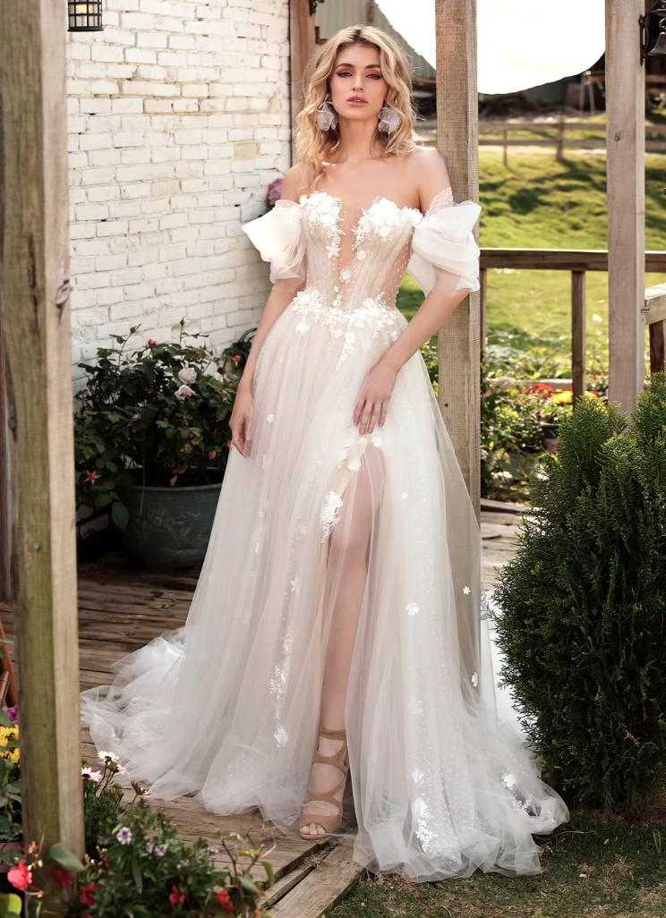 Schulterfreies A Linie Boho Brautkleid Esmeralda mit Lingerie Oberteil Schlitz und&nbsp;Schleppe