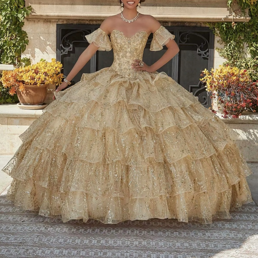 Schulterfreies Ball Linie Prinzessin Brautkleid Emelie Champagne mit Rüschen Pailletten Perlen und&nbsp;Stickereien