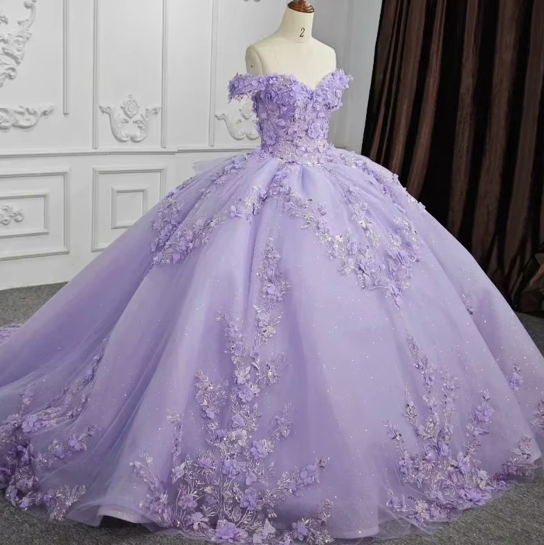 Schulterfreies Ballkleid Quinceanera-Kleid in Flieder mit Spitze und&nbsp;Schleppe