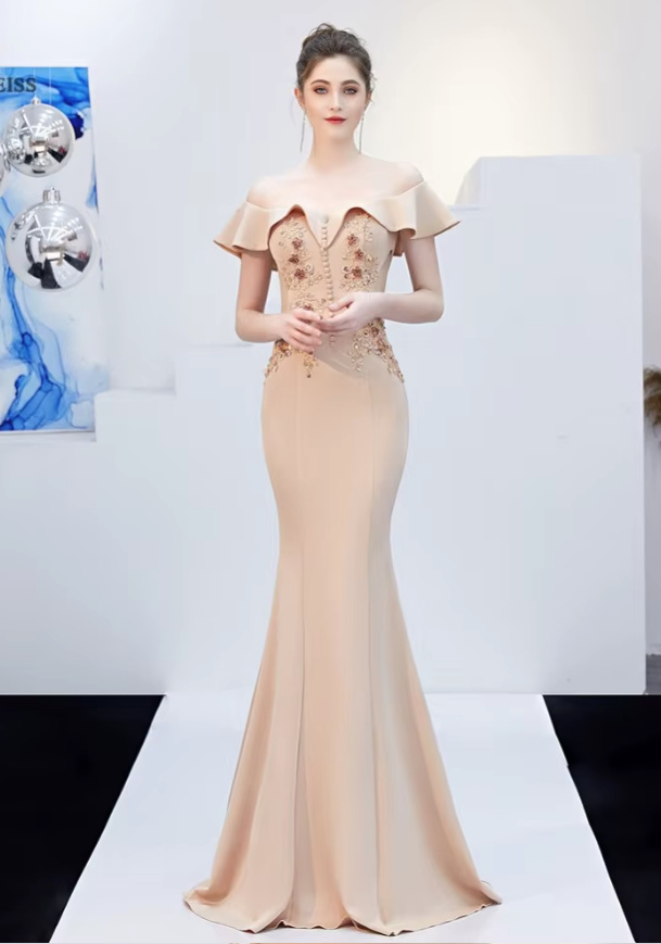 Schulterfreies Bodycon Abendkleid Deloris in Champagne mit Blumen&nbsp;Stickereien