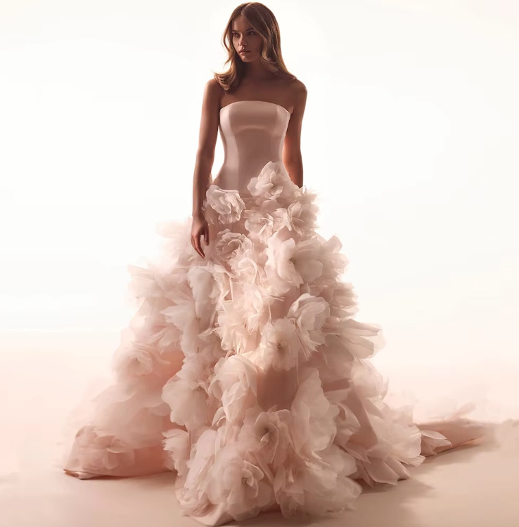 Schulterfreies Brautkleid Franziska mit Blumen Perlen Applikationen und&nbsp;Schleppe