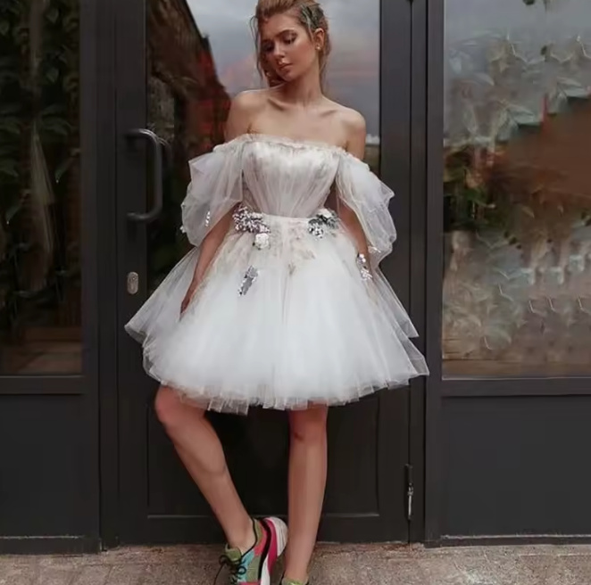 Schulterfreies Chiffon Brautkleid Fay Kurz mit Blumen&nbsp;Applikationen