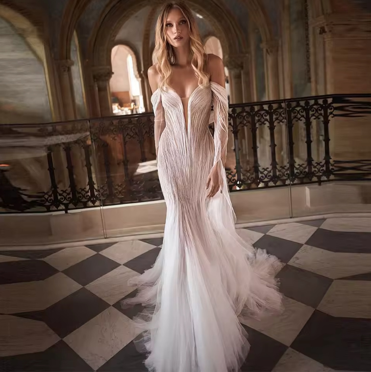 Schulterfreies Fit and Flare Brautkleid Danai mit Ärmeln aus Spitze und V&nbsp;Ausschnitt