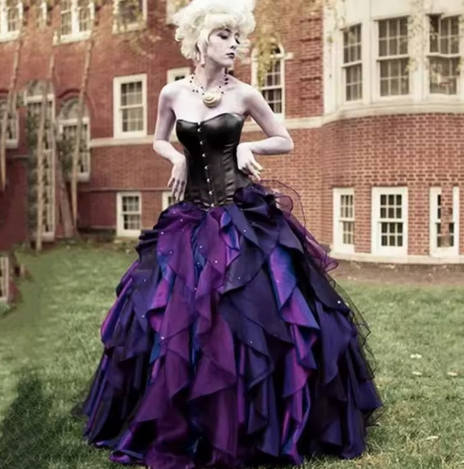 Schulterfreies Gothic Style A Linie Brautkleid Elisha in Schwarz Lila