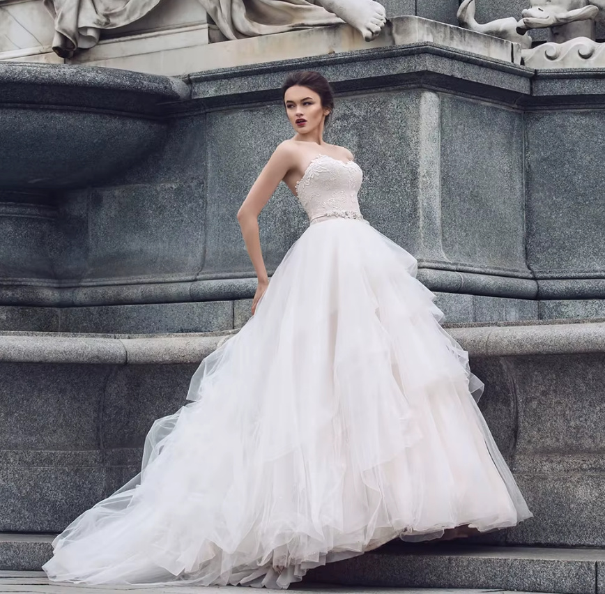 Schulterfreies Prinzessin Brautkleid mit Tüll Rock Corsage und&nbsp;Spitze