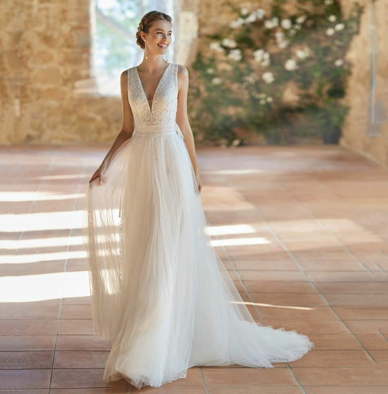 Romantisches A-Linie Brautkleid Finnja mit Spitze und V&nbsp;Ausschnitt