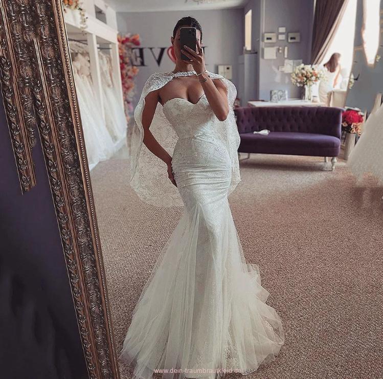 Schulterfreies Bustie Meerjungfrau Brautkleid Lillith mit&nbsp;Cape