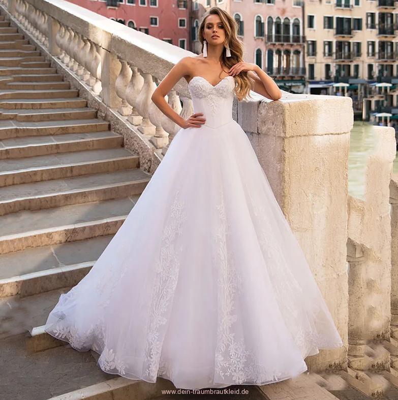 Schulterfreies Bustie Brautkleid Mattanja mit Spitze und Kurzarm&nbsp;Bolero