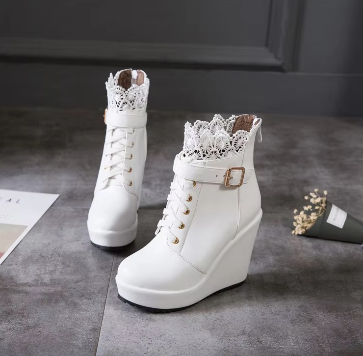 Keil Absatz Brautschuhe Sneakers mit Spitze in&nbsp;Weiß