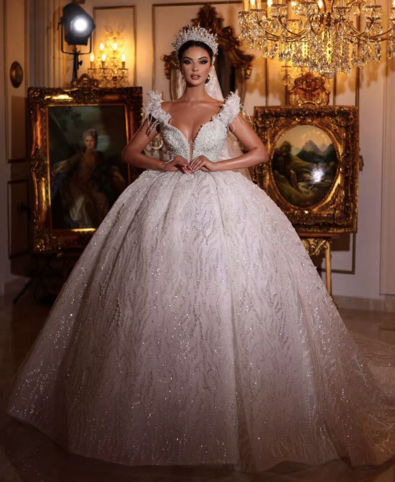 Wunderschönes Prinzessin Brautkleid Chantal mit Glitzer Perlen Pailletten Schleppe und Rückenausschnitt