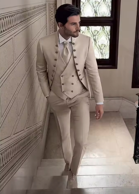 Zweireiher Hochzeitsanzug für den Bräutigam in Elfenbein Dreiteilig mit&nbsp;Weste