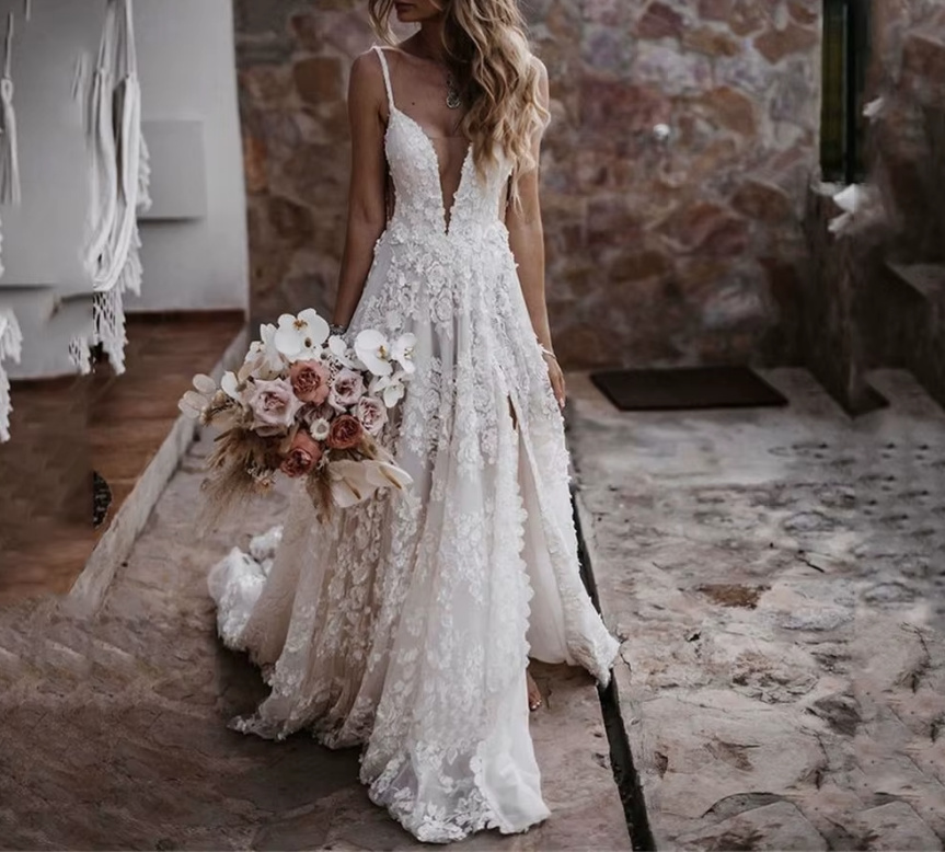 A Linie Boho Spaghettiträger Brautkleid Cleo mit Spitze und Schleppe&nbsp;Rückenfrei