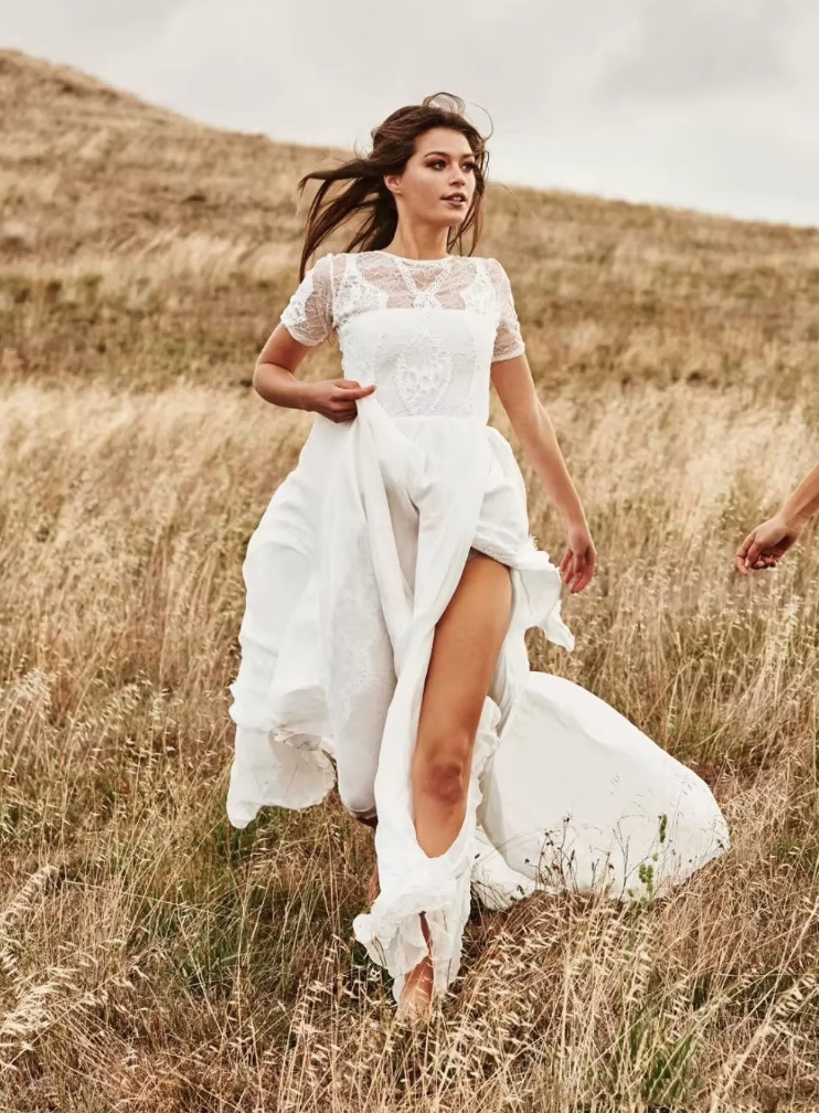 A Linie Boho Style Brautkleid Costia mit Spitze und Rückenausschnitt