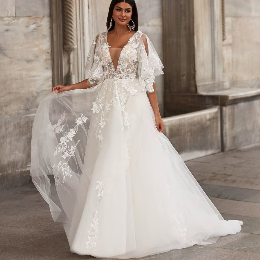 A Linie Brautkleid Cecilia mit V Ausschnitt Blumen Spitze und Flare&nbsp;Ärmel