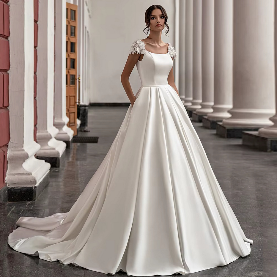 A Linie Brautkleid Constance Klassisch mit Spitze und&nbsp;Schleppe