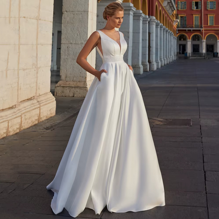 A Linie Clean Chic Brautkleid Calla mit V Ausschnitt und&nbsp;Taschen