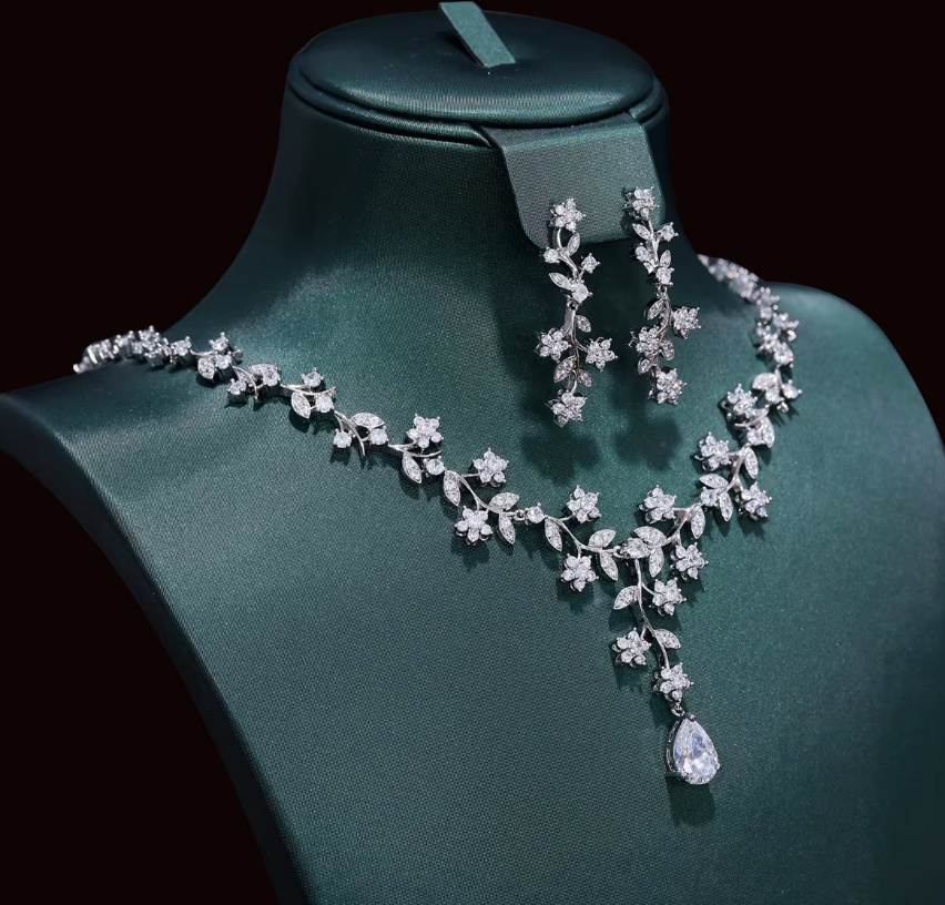 Blumen Brautschmuck Set Flavia Silber Halskette mit&nbsp;Ohrringe