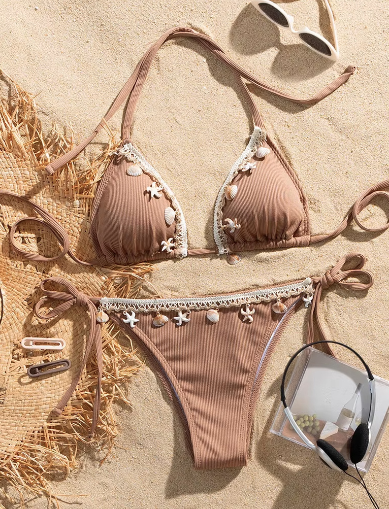 Brasilianischer Halterneck Bikini Wiebke in beige mit Seesterne und&nbsp;Muscheln