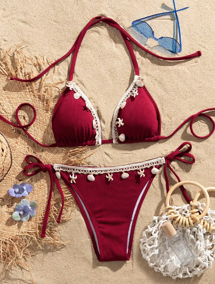 Brasilianischer Halterneck Bikini Wiebke in Rot mit Seesterne und&nbsp;Muscheln