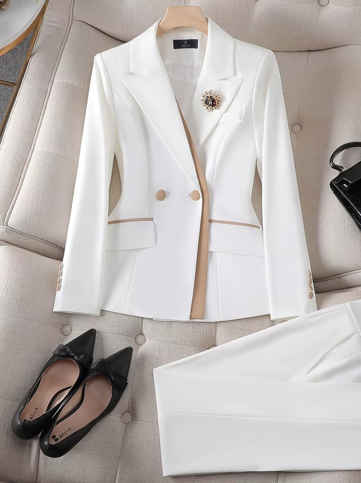 Braut Hosenanzug Carry in Weiß mit&nbsp;Applikationen