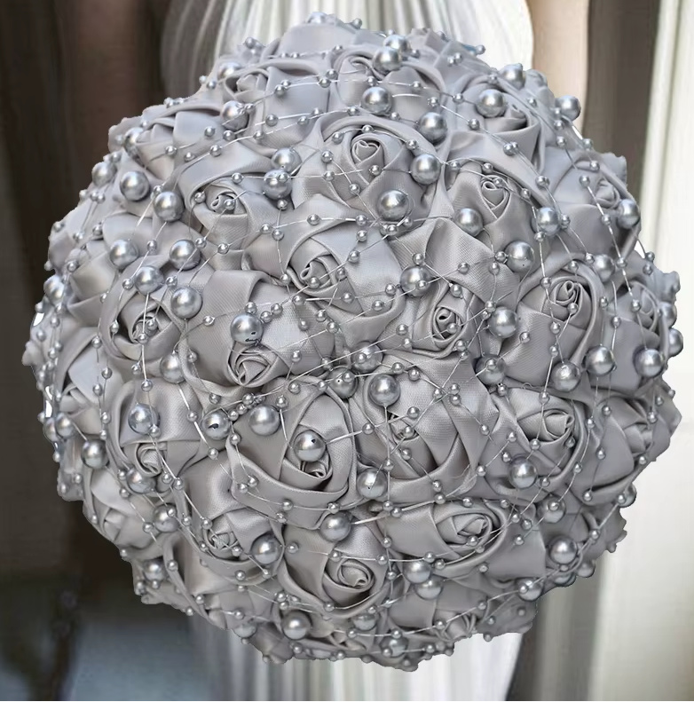 Brautstrauss Clementine Rund in&nbsp;Silber