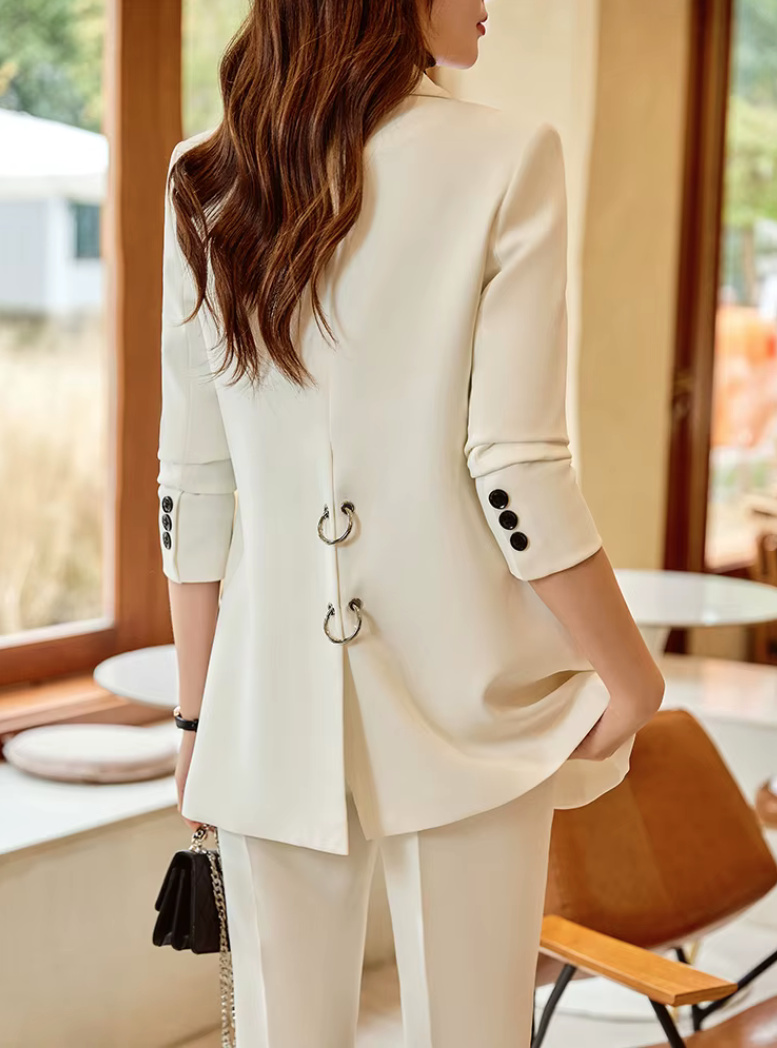 Eleganter Langarm Hosenanzug Celina für die Braut mit&nbsp;Applikation