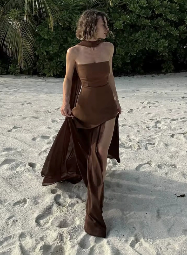 Elegantes Schulterfreies Kleid 2025 mit Stola in&nbsp;Braun