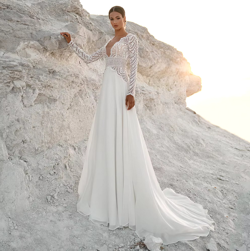 Empire Langarm Brautkleid Cassidy mit Ärmeln aus Spitze Rückenausschnitt und&nbsp;Schleppe