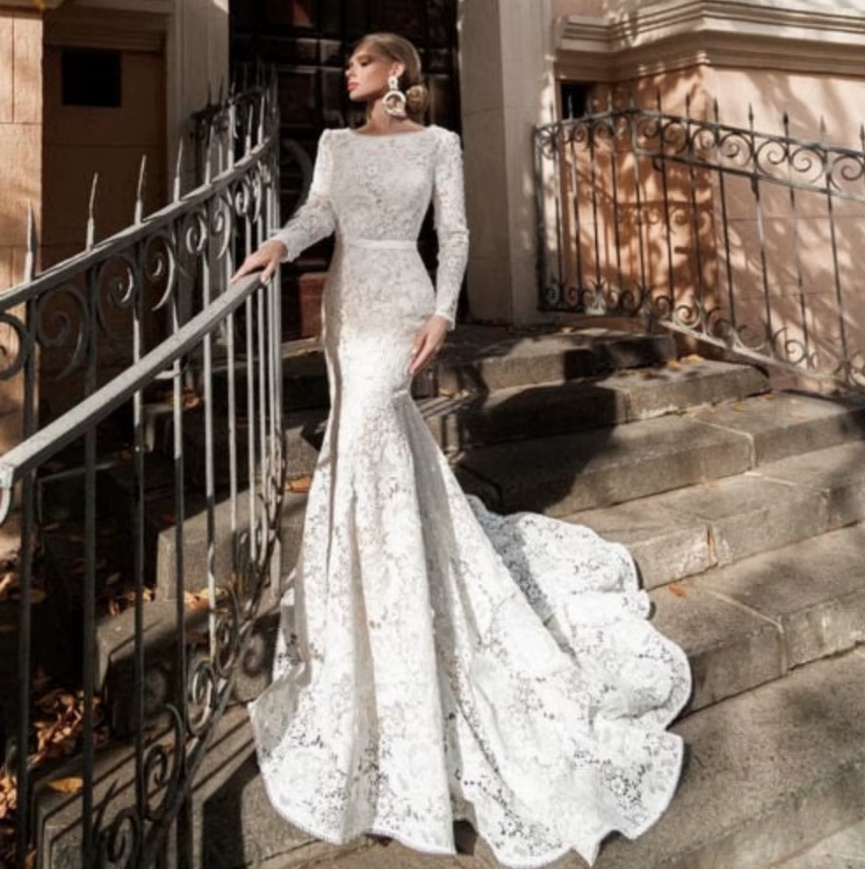 Langarm Fit and Flare Brautkleid Callisto aus Spitze und Schleppe und Rückenausschnitt