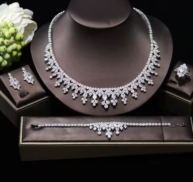 Luxus Zirkonia Brautschmuck Set Cami Silber&nbsp;Fünfteilig