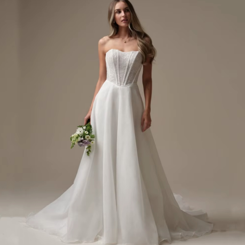 Schulterfreies A Linie Brautkleid Callisto mit Pailletten Applikationen und&nbsp;Schleppe