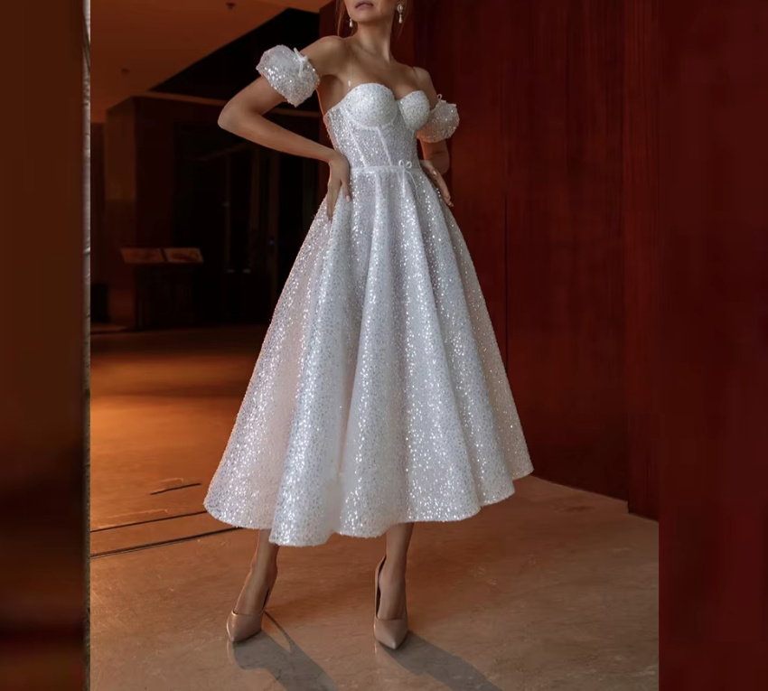 Schulterfreies A Linie Glitzer Standesamt Brautkleid Cornelia&nbsp;Wadenlang