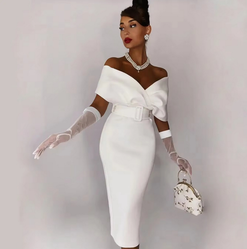 Schulterfreies Bleistift Standesamtkleid Fijara Knielang in&nbsp;Weiß