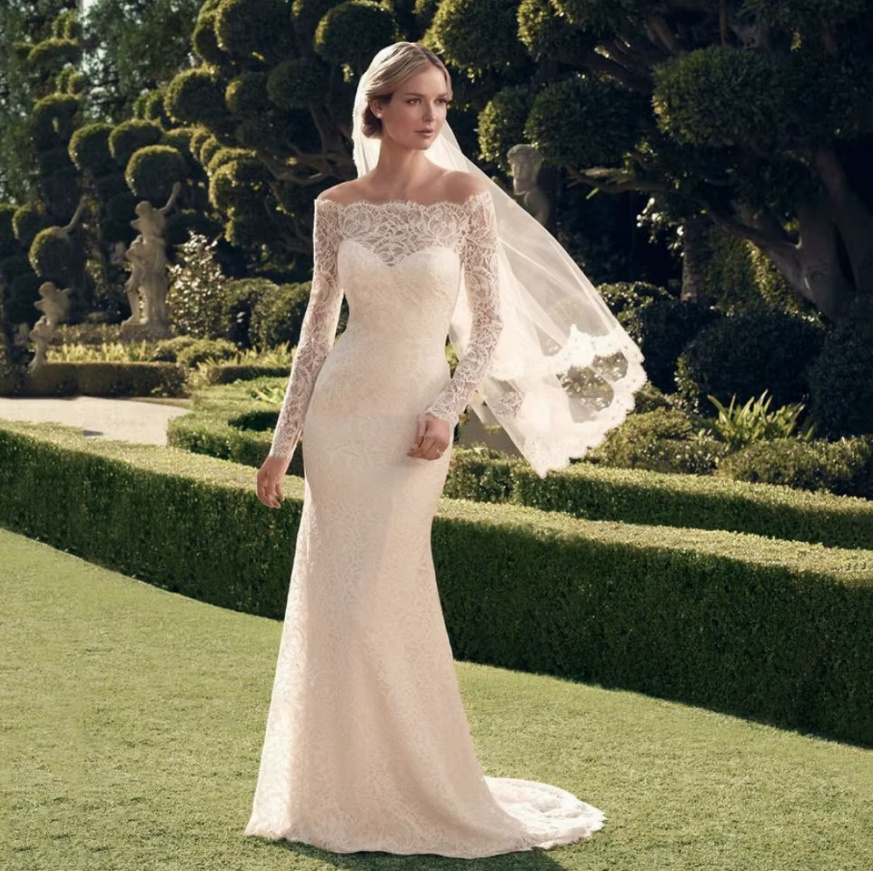 Schulterfreies Brautkleid Carolyn mit Ärmeln aus Spitze und&nbsp;Schleppe